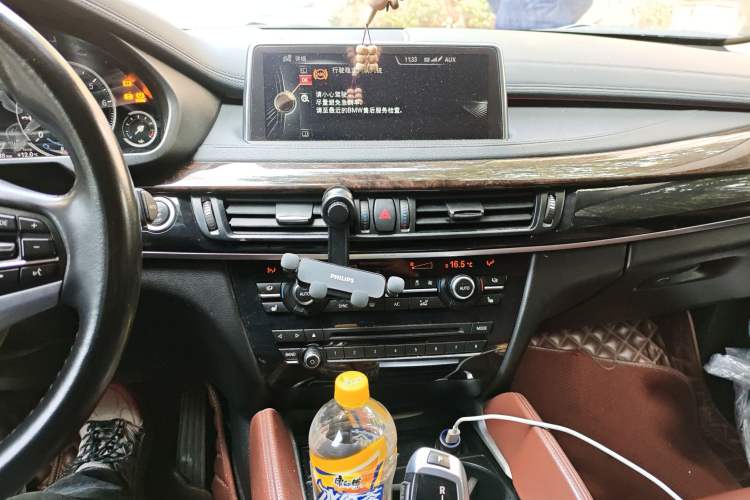 Used BMW X6 2015 xDrive28i Audio And AC Panel