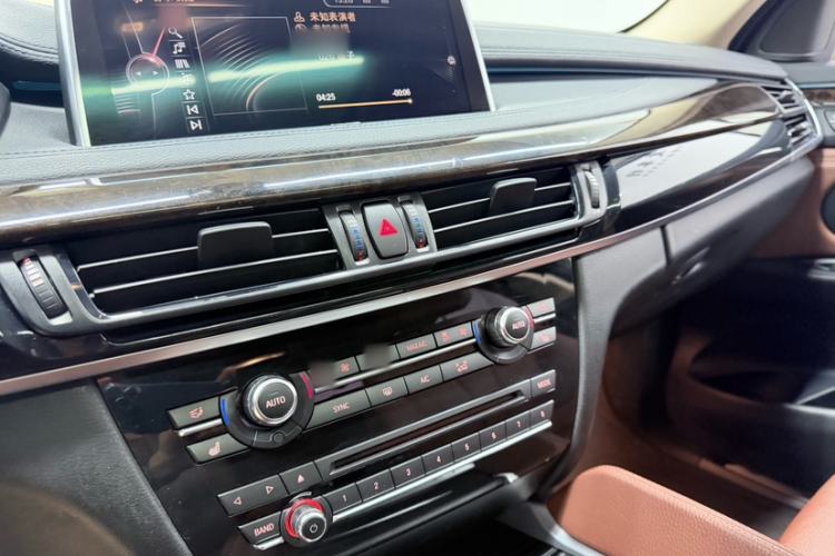 Used BMW X6 2015 xDrive28i Audio And AC Panel