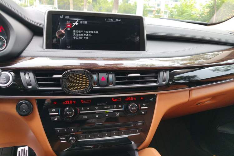 Used BMW X6 2015 xDrive35i Luxury Edition Audio And AC Panel