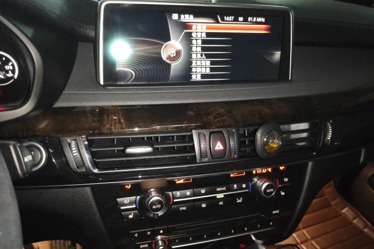 Used BMW X6 2015 xDrive28i Audio And AC Panel