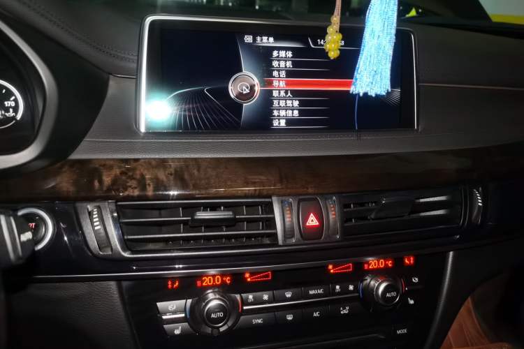 Used BMW X6 2015 xDrive28i Audio And AC Panel