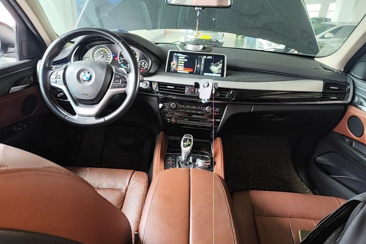 Used BMW X6 2015 xDrive35i Leading Model Center Console