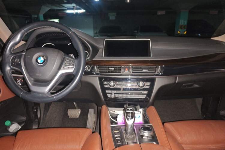 Used BMW X6 2015 xDrive35i Leading Model Center Console