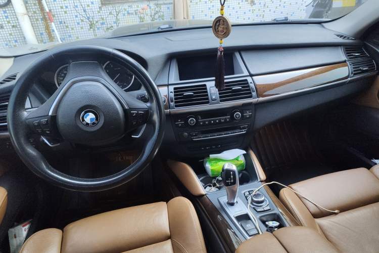 Used BMW X6 2015 xDrive35i Leading Model Center Console