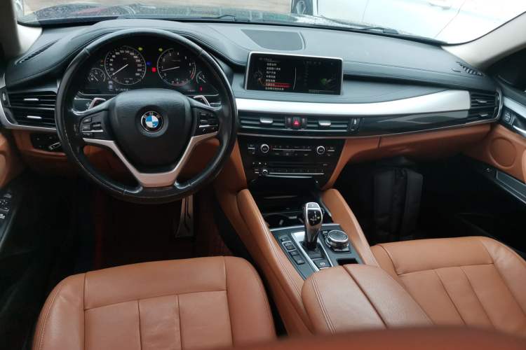 Used BMW X6 2015 xDrive35i Leading Model Center Console