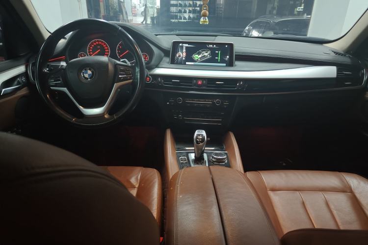 Used BMW X6 2015 xDrive35i Leading Model Center Console