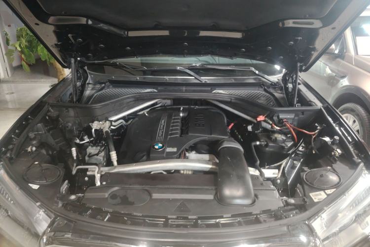 Used BMW X6 2015 xDrive35i Leading Model Engine Bay