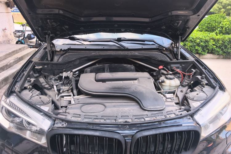 Used BMW X6 2015 xDrive28i Engine Bay