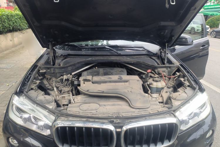 Used BMW X6 2015 xDrive28i Engine Bay