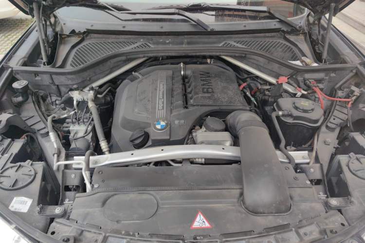 Used BMW X6  Engine Bay