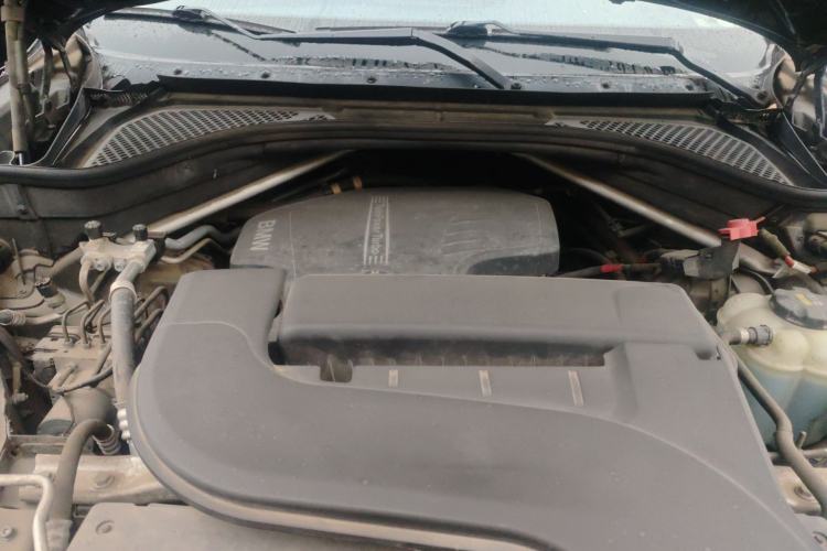 Used BMW X6 2015 xDrive28i Engine Bay