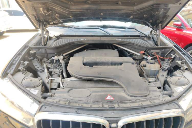 Used BMW X6 2015 xDrive28i Engine Bay