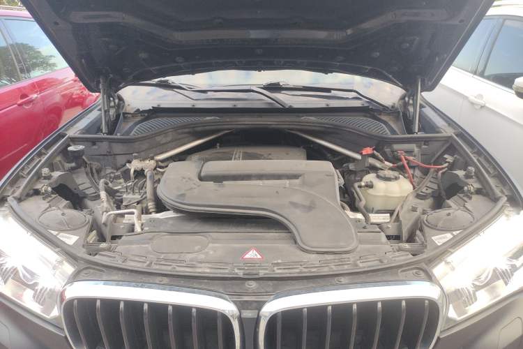 Used BMW X6 2015 xDrive28i Engine Bay