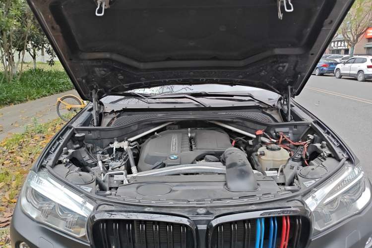 Used BMW X6 2015 xDrive35i Leading Model Engine Bay