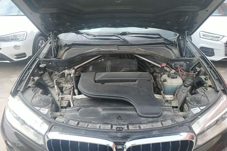 Used BMW X6 2015 xDrive28i Engine Bay