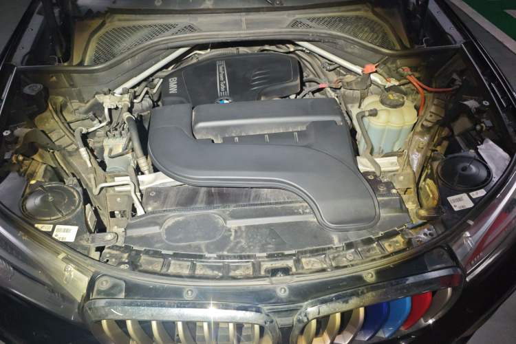 Used BMW X6 2015 xDrive28i Engine Bay