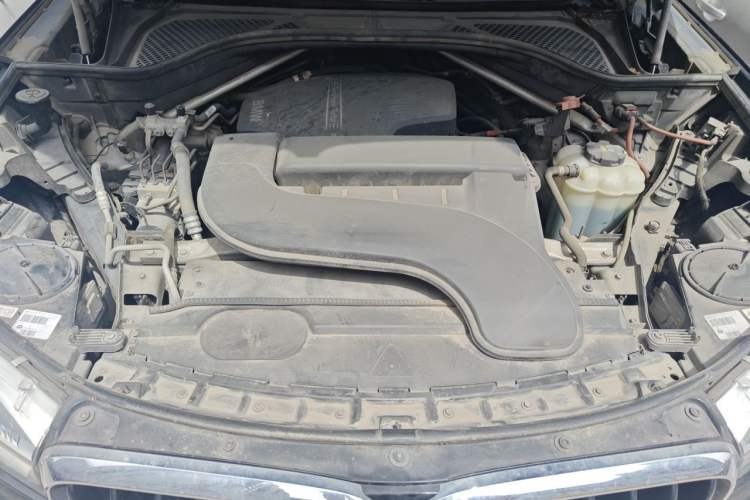 Used BMW X6 2015 xDrive28i Engine Bay