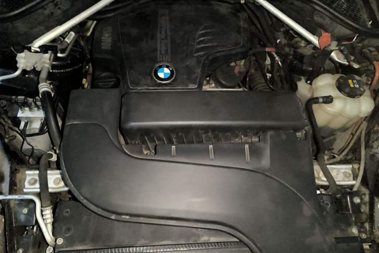 Used BMW X6 2015 xDrive28i Engine Bay