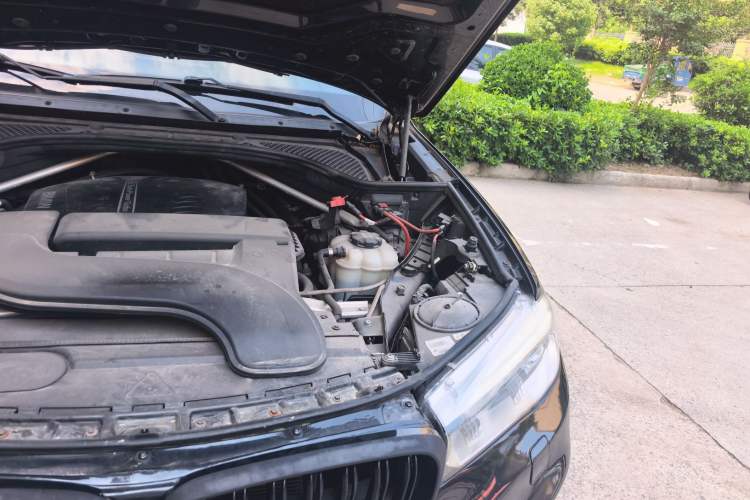 Used BMW X6 2015 xDrive28i Engine Bay Left