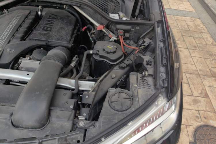 Used BMW X6  Engine Bay Left