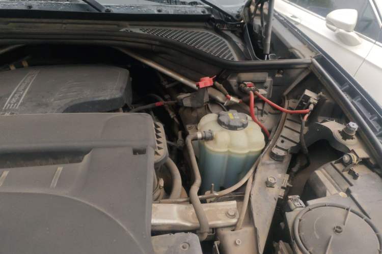 Used BMW X6 2015 xDrive28i Engine Bay Left