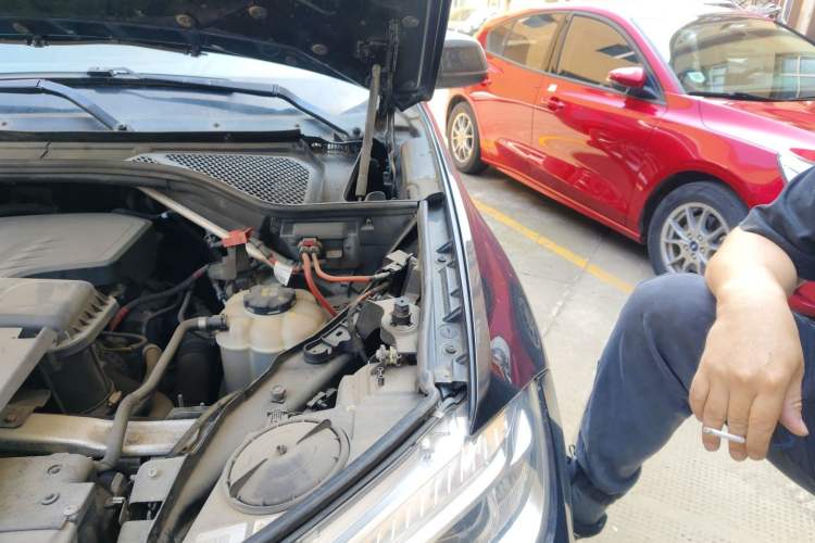 Used BMW X6 2015 xDrive28i Engine Bay Left