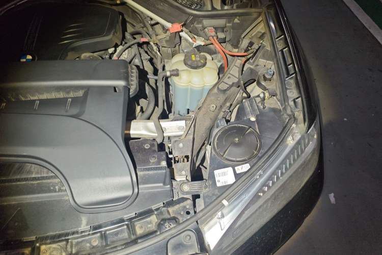 Used BMW X6 2015 xDrive28i Engine Bay Left