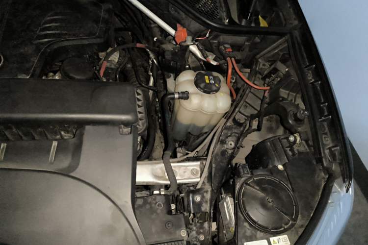 Used BMW X6 2015 xDrive28i Engine Bay Left