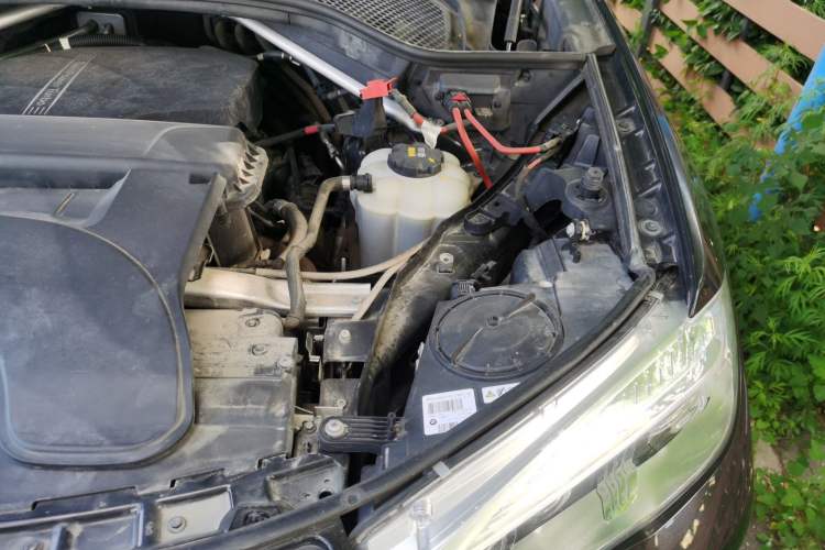 Used BMW X6 2015 xDrive28i Engine Bay Left