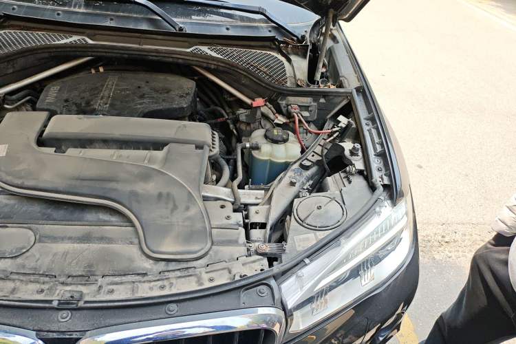 Used BMW X6 2015 xDrive28i Engine Bay Left