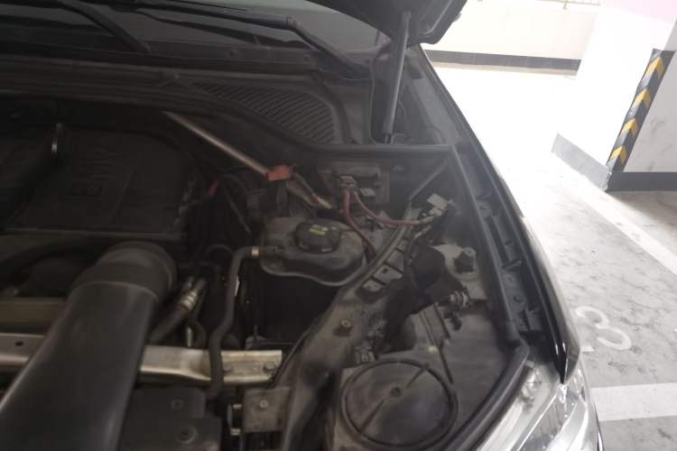 Used BMW X6 2015 xDrive35i Leading Model Engine Bay Left