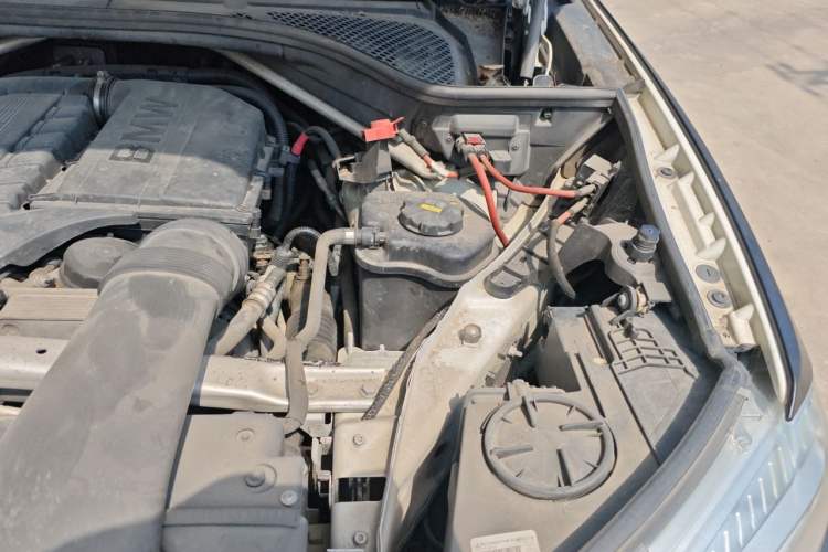 Used BMW X6 2015 xDrive35i Leading Model Engine Bay Left