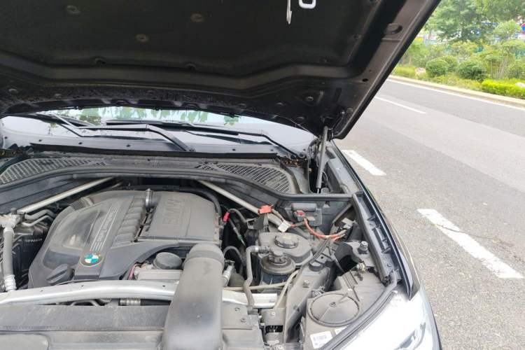 Used BMW X6 2015 xDrive35i Luxury Edition Engine Bay Left