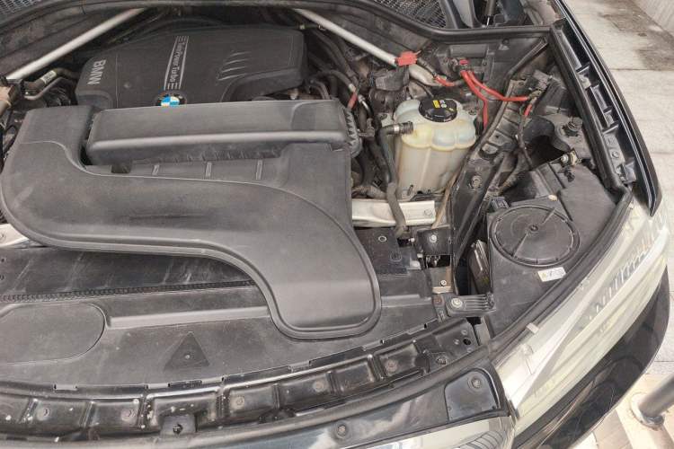Used BMW X6 2015 xDrive28i Engine Bay Left