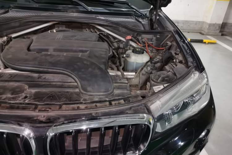 Used BMW X6 2015 xDrive28i Engine Bay Left
