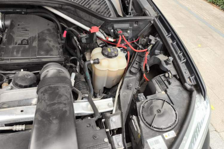 Used BMW X6 2015 xDrive35i Leading Model Engine Bay Left