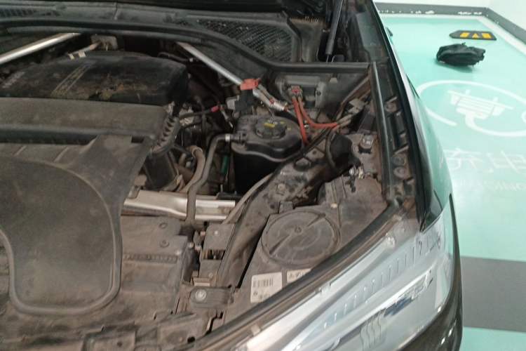 Used BMW X6 2015 xDrive28i Engine Bay Left