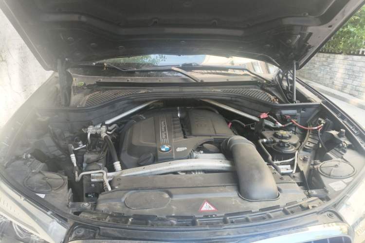 Used BMW X6 2015 xDrive35i Leading Model Engine Bay