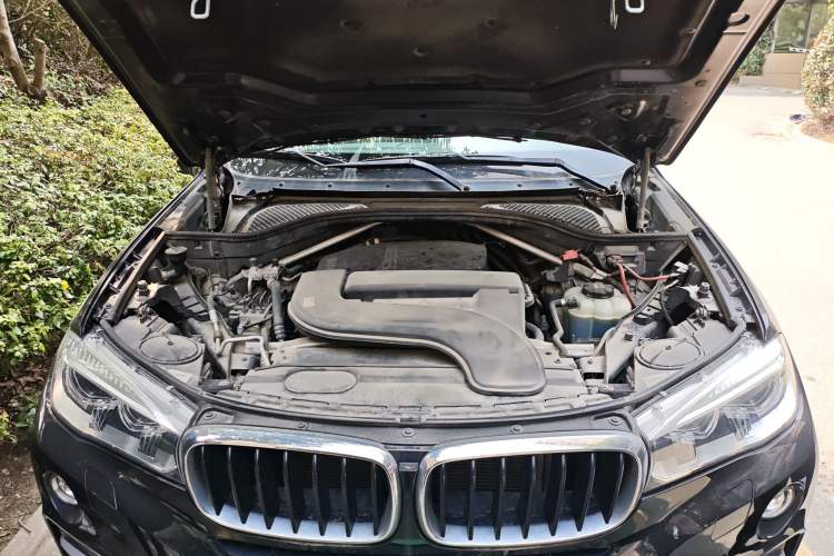 Used BMW X6 2015 xDrive28i Engine Bay