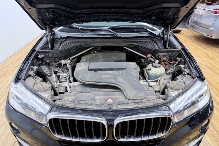 Used BMW X6 2015 xDrive28i Engine Bay