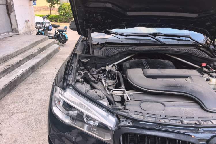 Used BMW X6 2015 xDrive28i Engine Bay Right