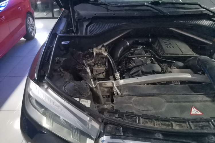 Used BMW X6 2015 xDrive35i Luxury Edition Engine Bay Right