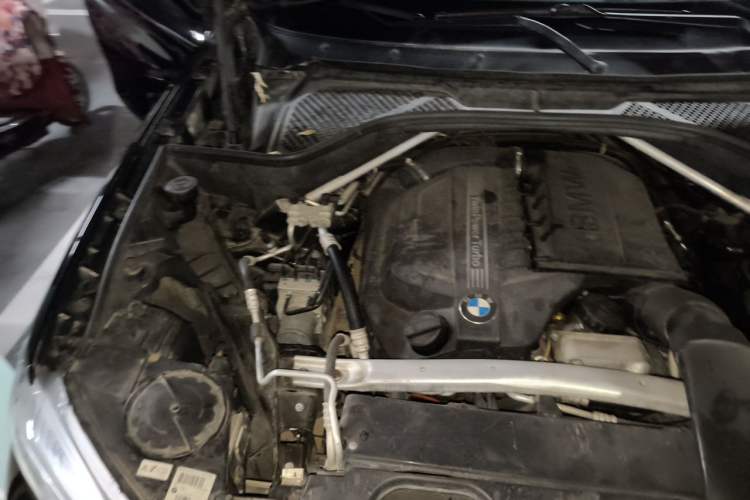 Used BMW X6 2015 xDrive35i Luxury Edition Engine Bay Right
