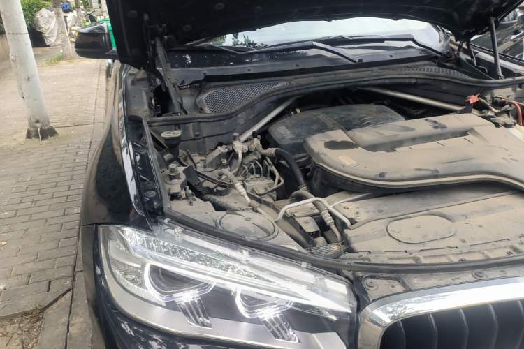 Used BMW X6 2015 xDrive28i Engine Bay Right