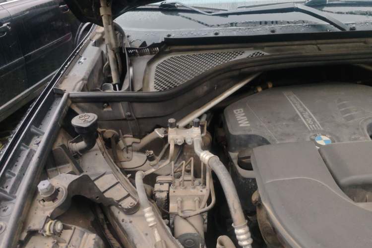 Used BMW X6 2015 xDrive28i Engine Bay Right