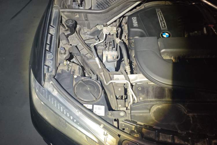 Used BMW X6 2015 xDrive28i Engine Bay Right