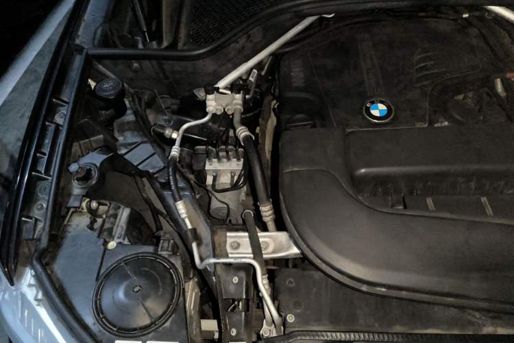Used BMW X6 2015 xDrive28i Engine Bay Right