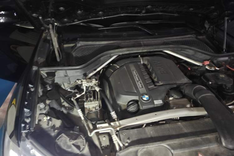 Used BMW X6 2015 xDrive35i Luxury Edition Engine Bay Right