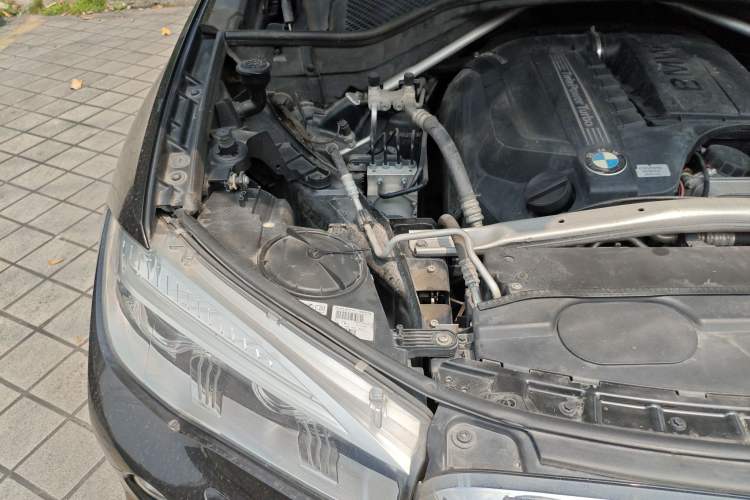 Used BMW X6 2015 xDrive35i Luxury Edition Engine Bay Right