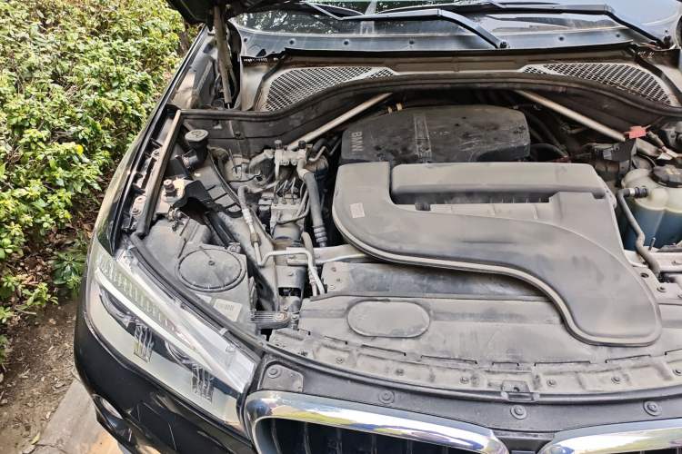 Used BMW X6 2015 xDrive28i Engine Bay Right